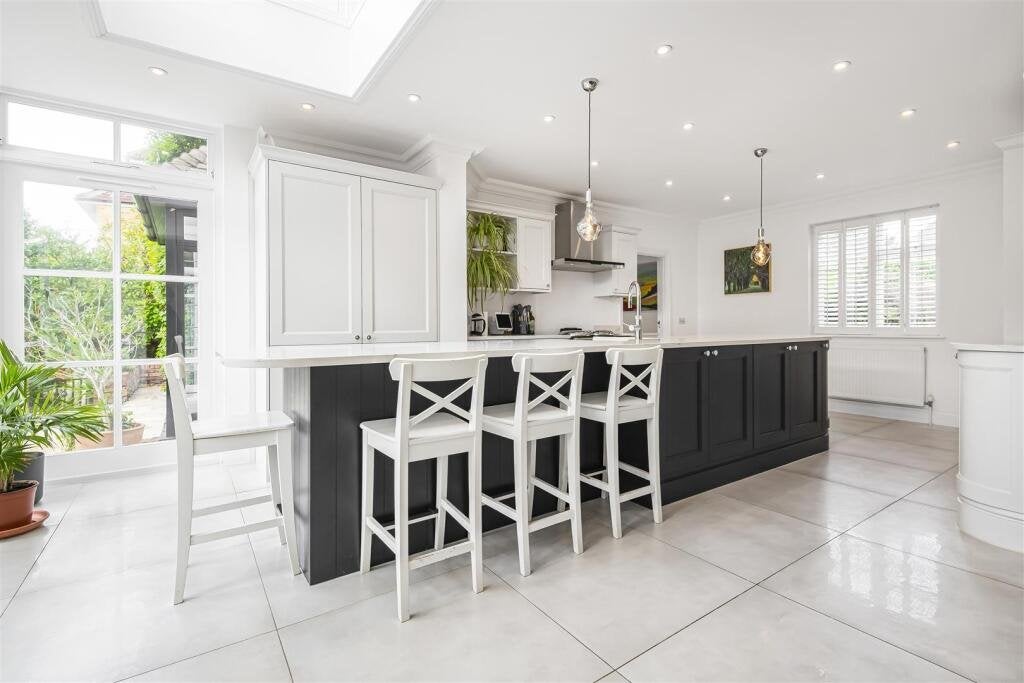 House Camlet Way in Greater London