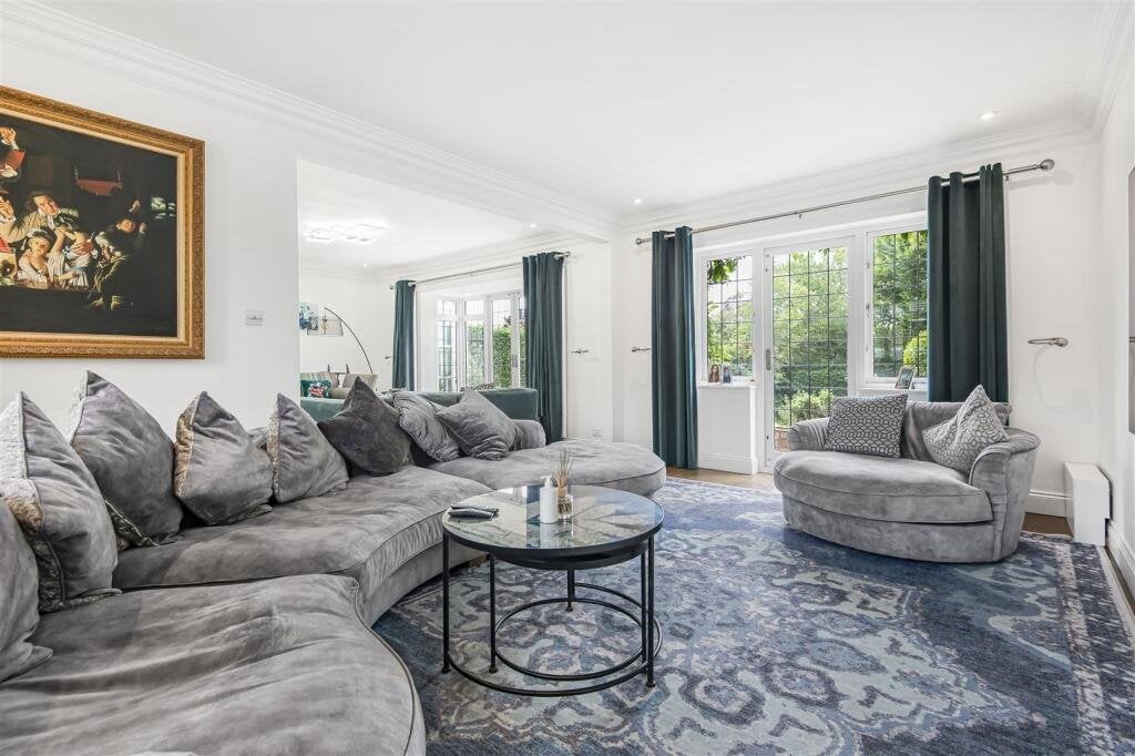 House Camlet Way in Greater London