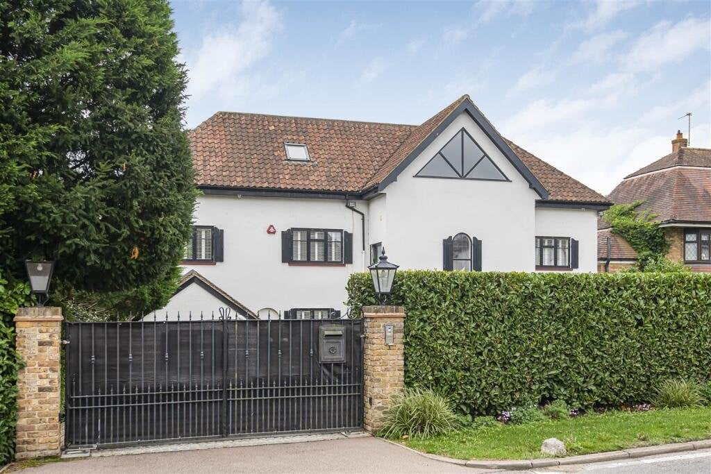 House Camlet Way in Greater London