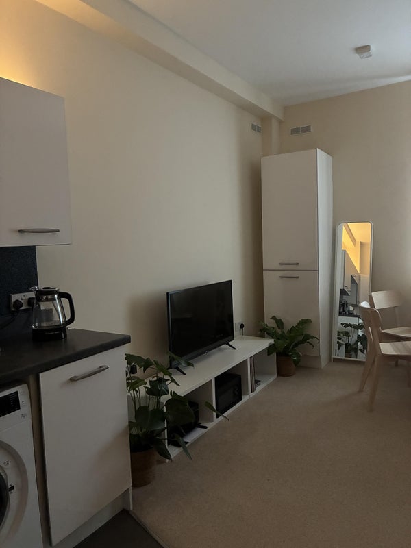 Flat Dundasvale Court in Glasgow