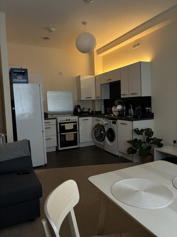 Flat Dundasvale Court in Glasgow
