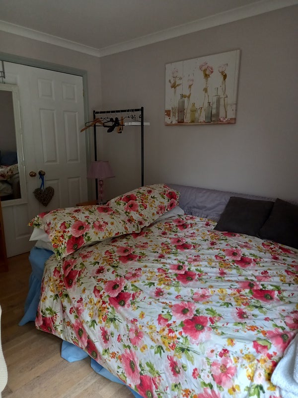 Flat Lavender Close in Thornbury