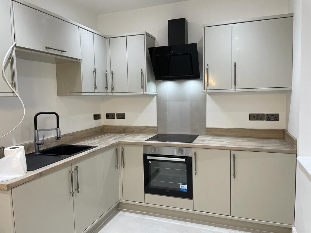 Flat Holdsworth Street in Bradford