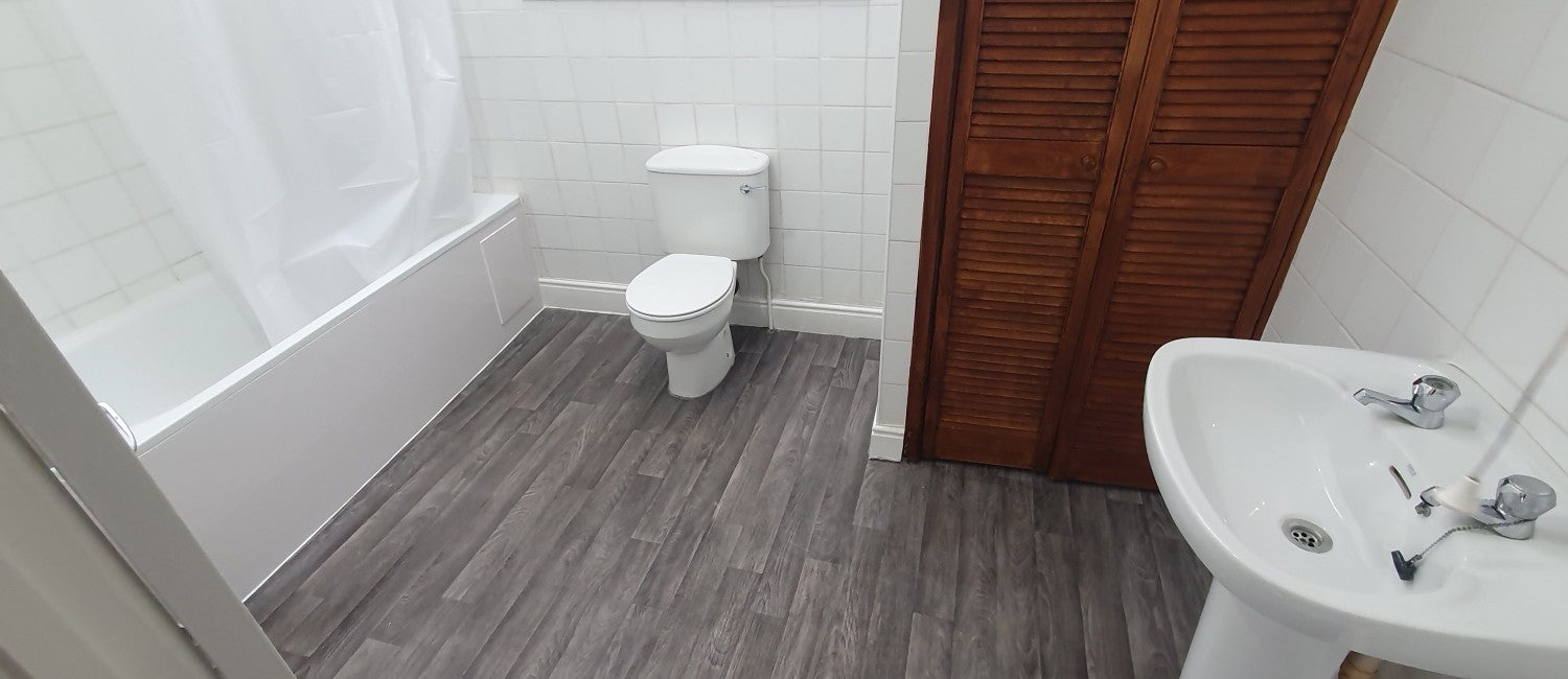 Flat Mundy Place in Cardiff