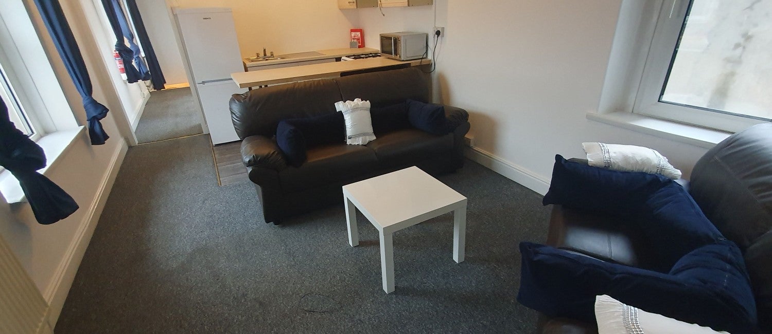 Flat Mundy Place in Cardiff