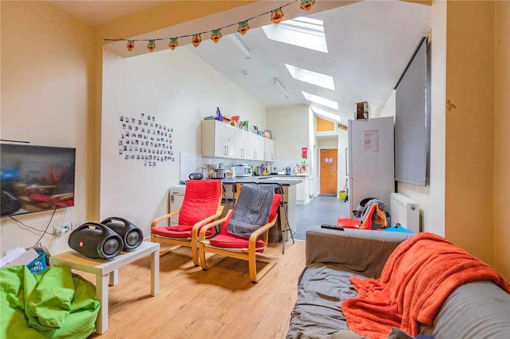 Room Heeley Road in Birmingham