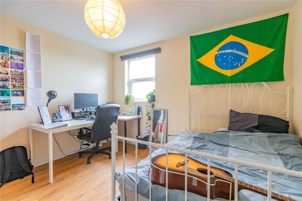 Room Heeley Road in Birmingham