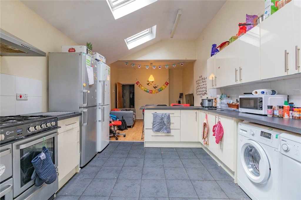 Room Heeley Road in Birmingham