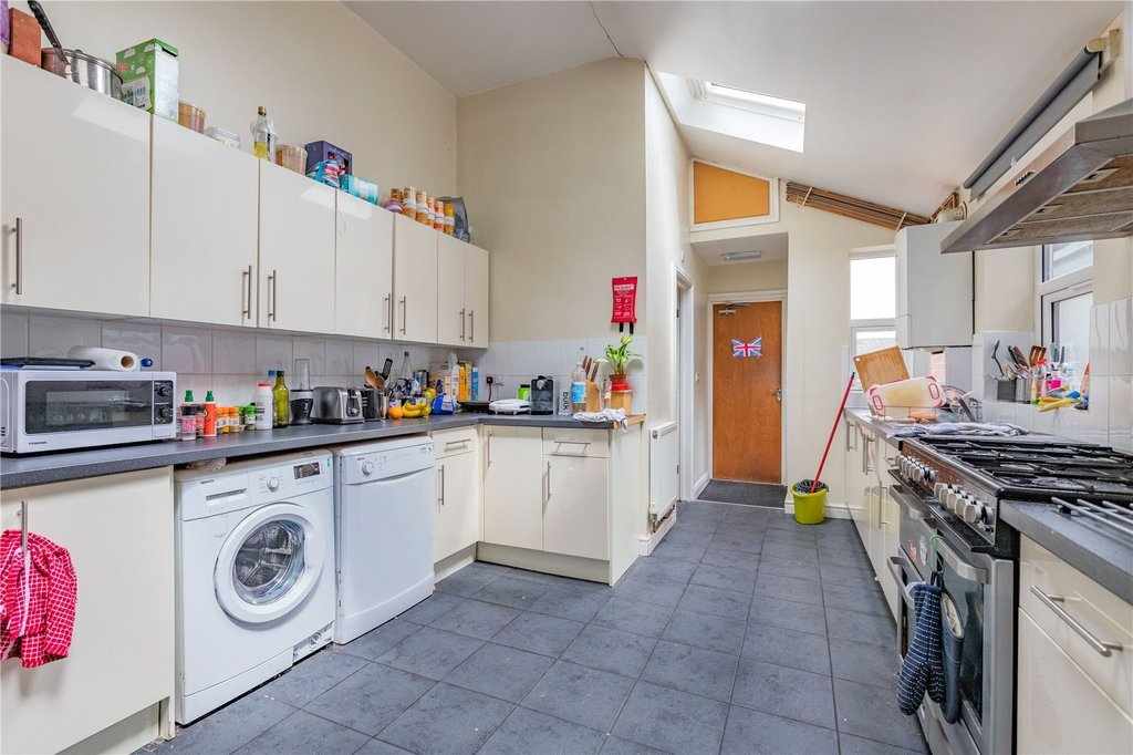 Room Heeley Road in Birmingham