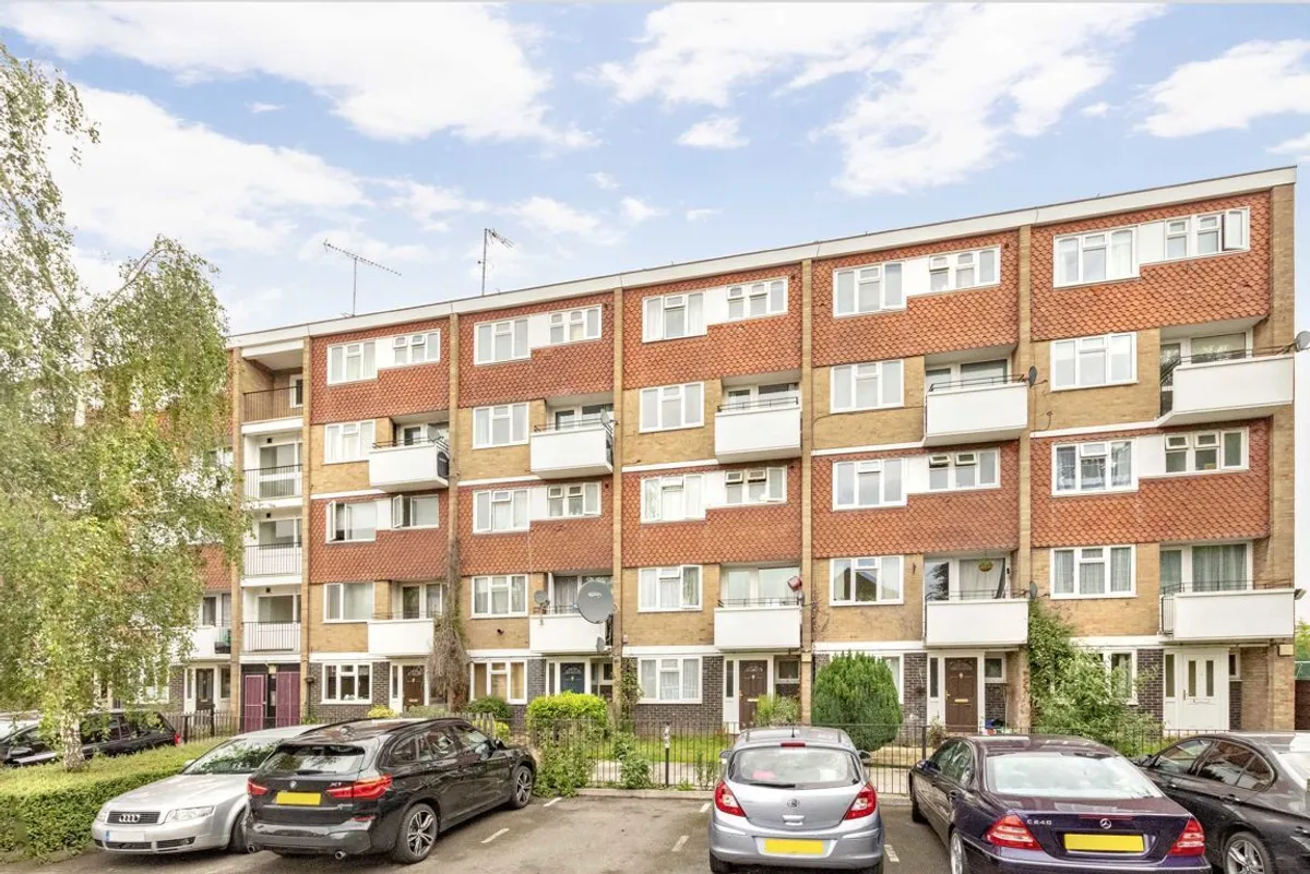 Flat Acre Road in Greater London
