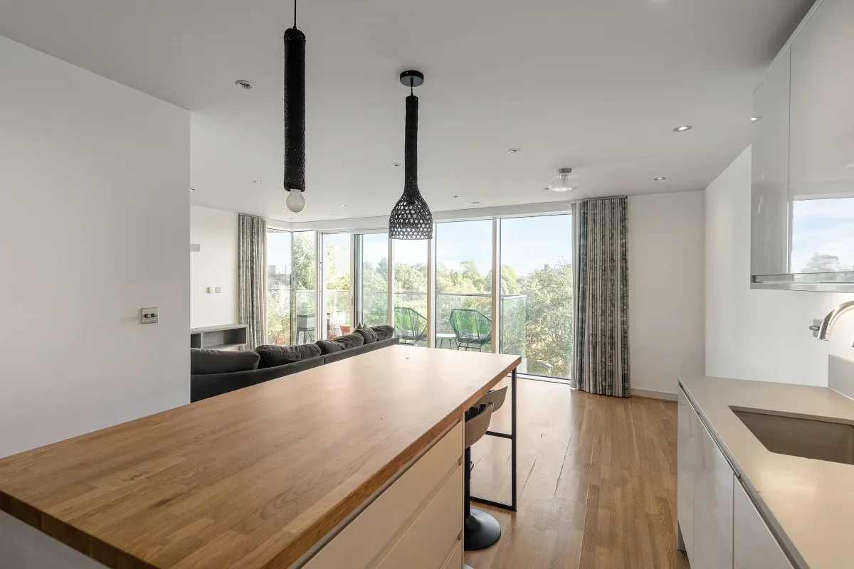 Flat Riverside Gardens in Greater London