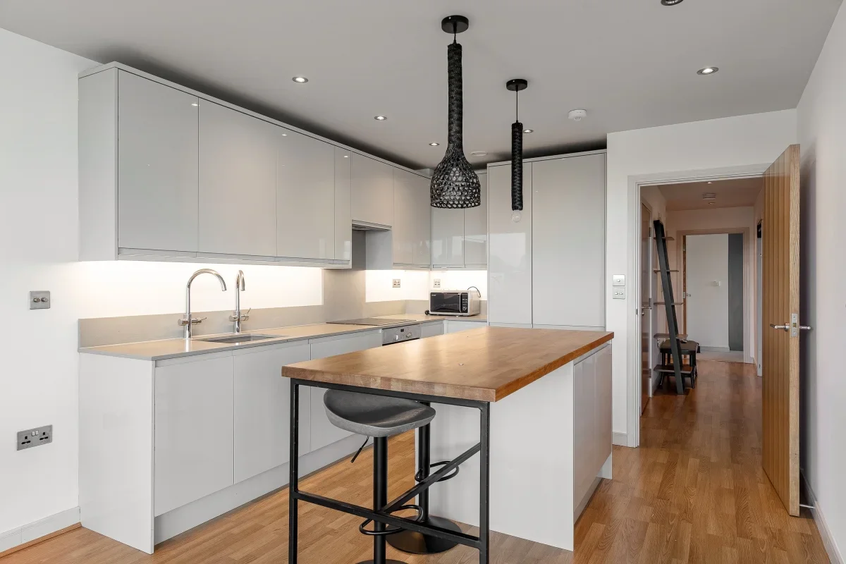 Flat Riverside Gardens in Greater London