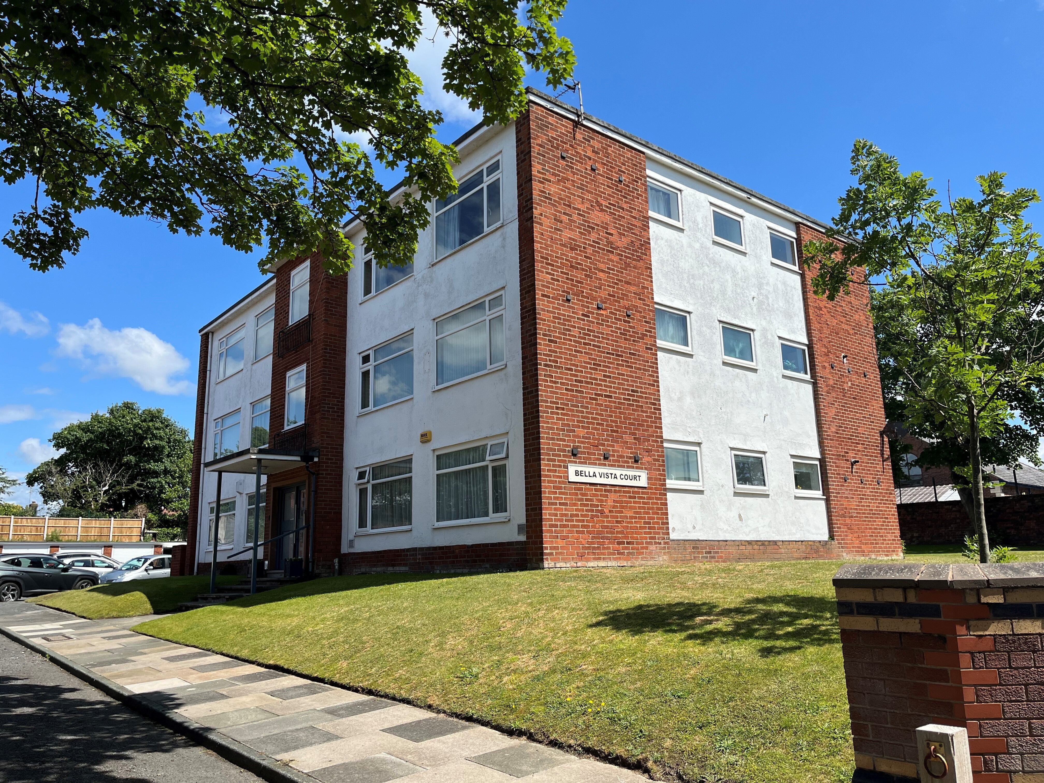 Flat Nicholas Road in Crosby