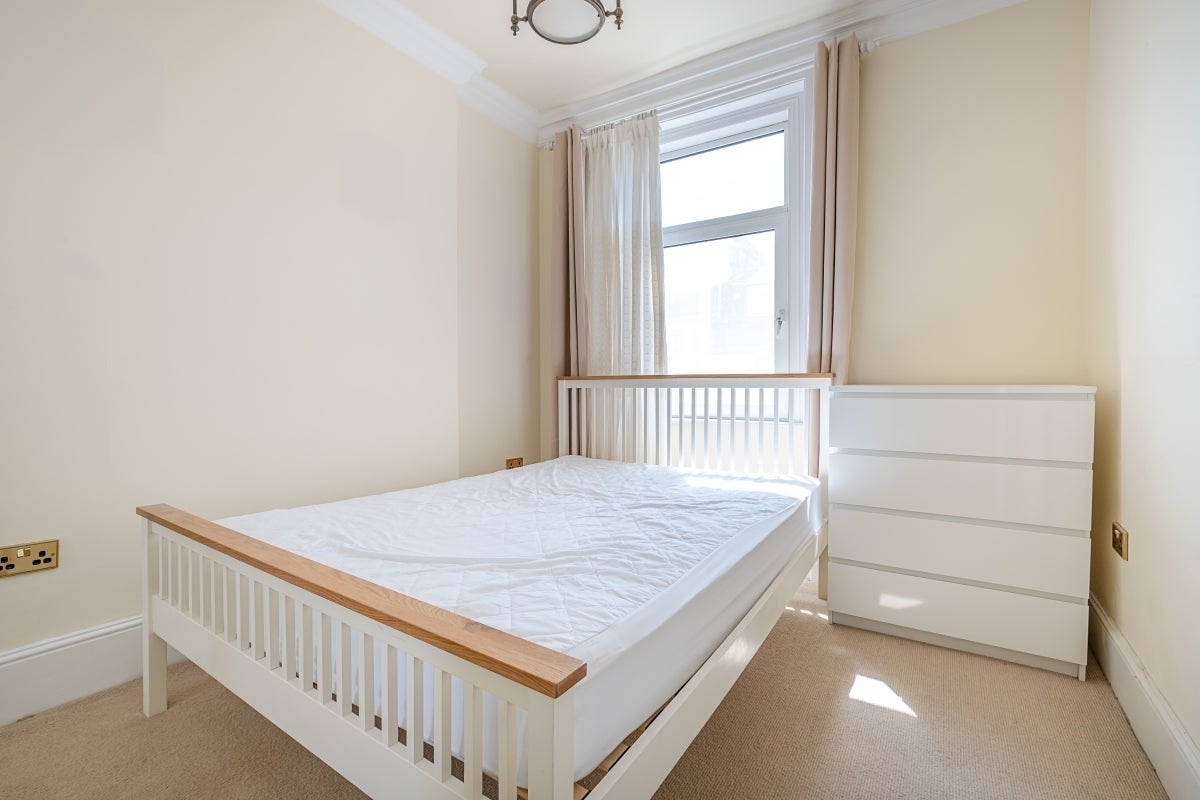 Flat Cambridge Street in City of Westminster