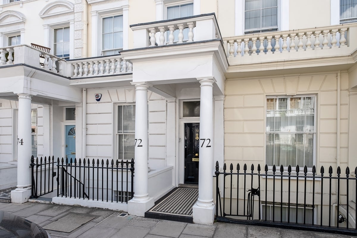 Flat Cambridge Street in City of Westminster