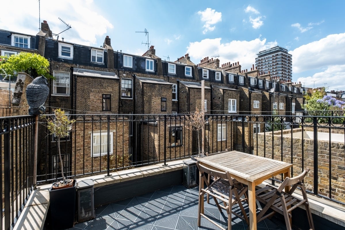 Flat Cambridge Street in City of Westminster