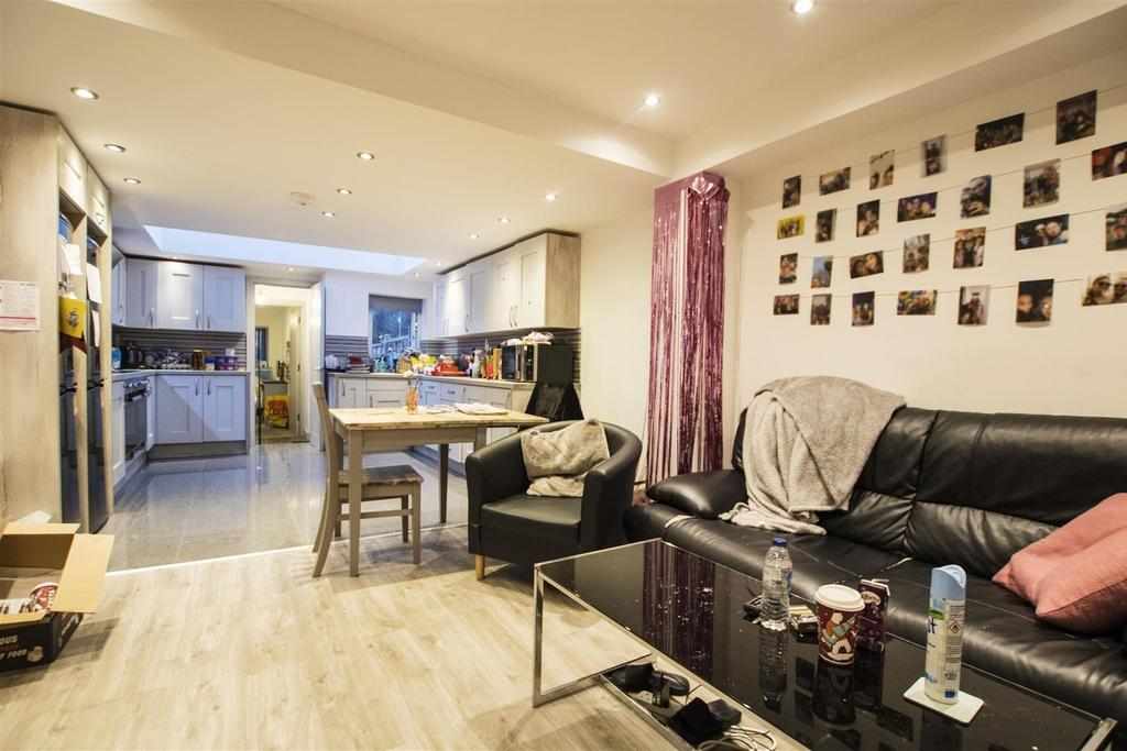 Flat Heeley Road in Birmingham