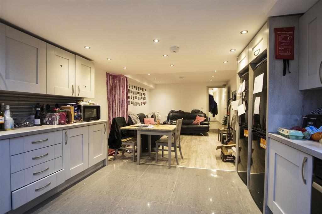 Flat Heeley Road in Birmingham