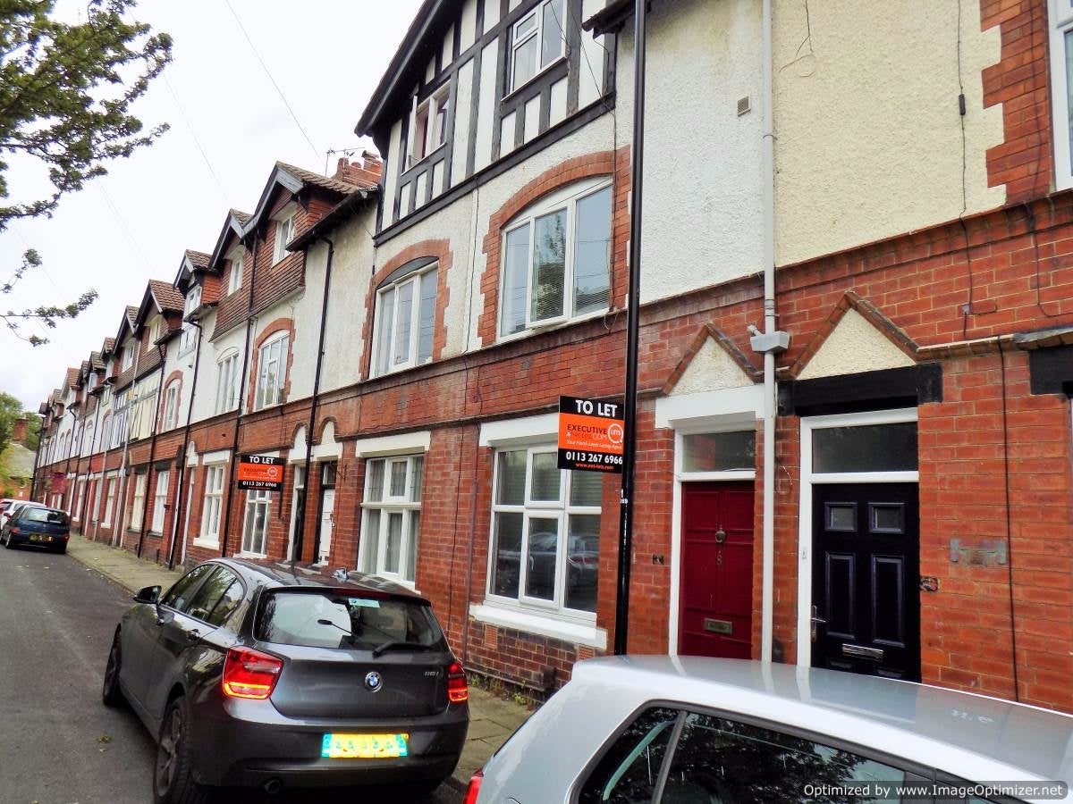 Flat Hawthorn Mount in Leeds