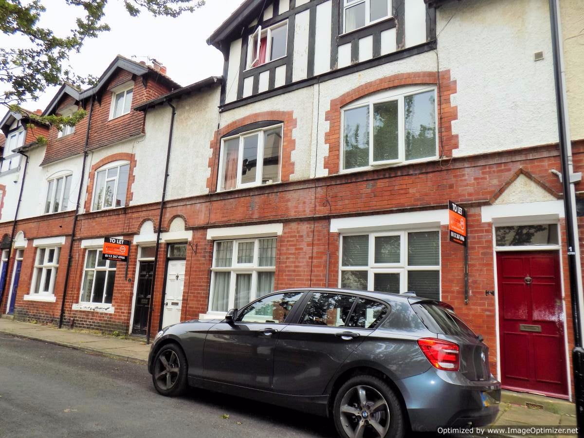 Flat Hawthorn Mount in Leeds