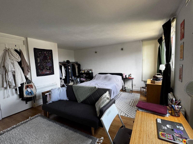 Room Bakersfield in Greater London