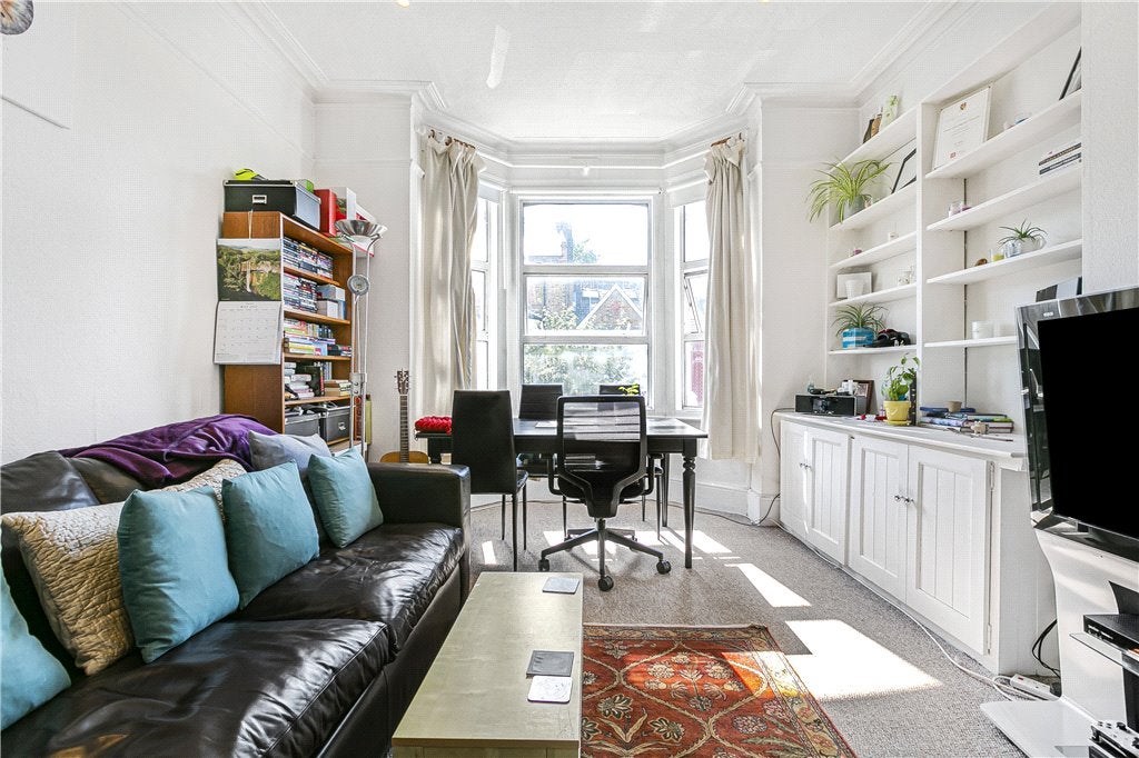 Flat Mexfield Road in Greater London