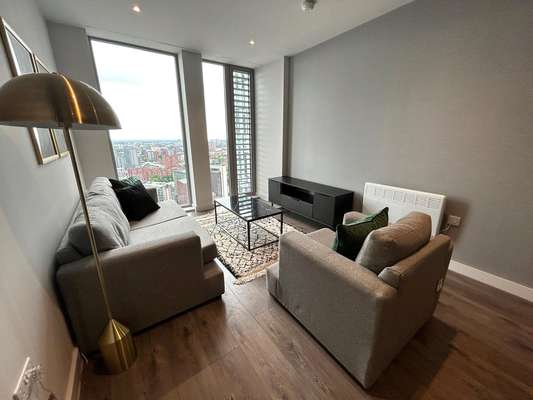 Flat Trinity Way in Salford