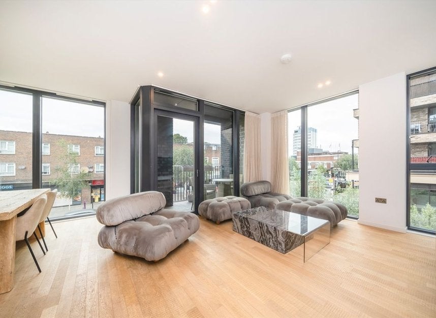 Flat Bradshaw Yard in Greater London