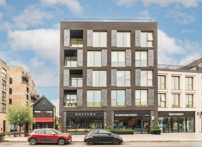 Flat Bradshaw Yard in Greater London