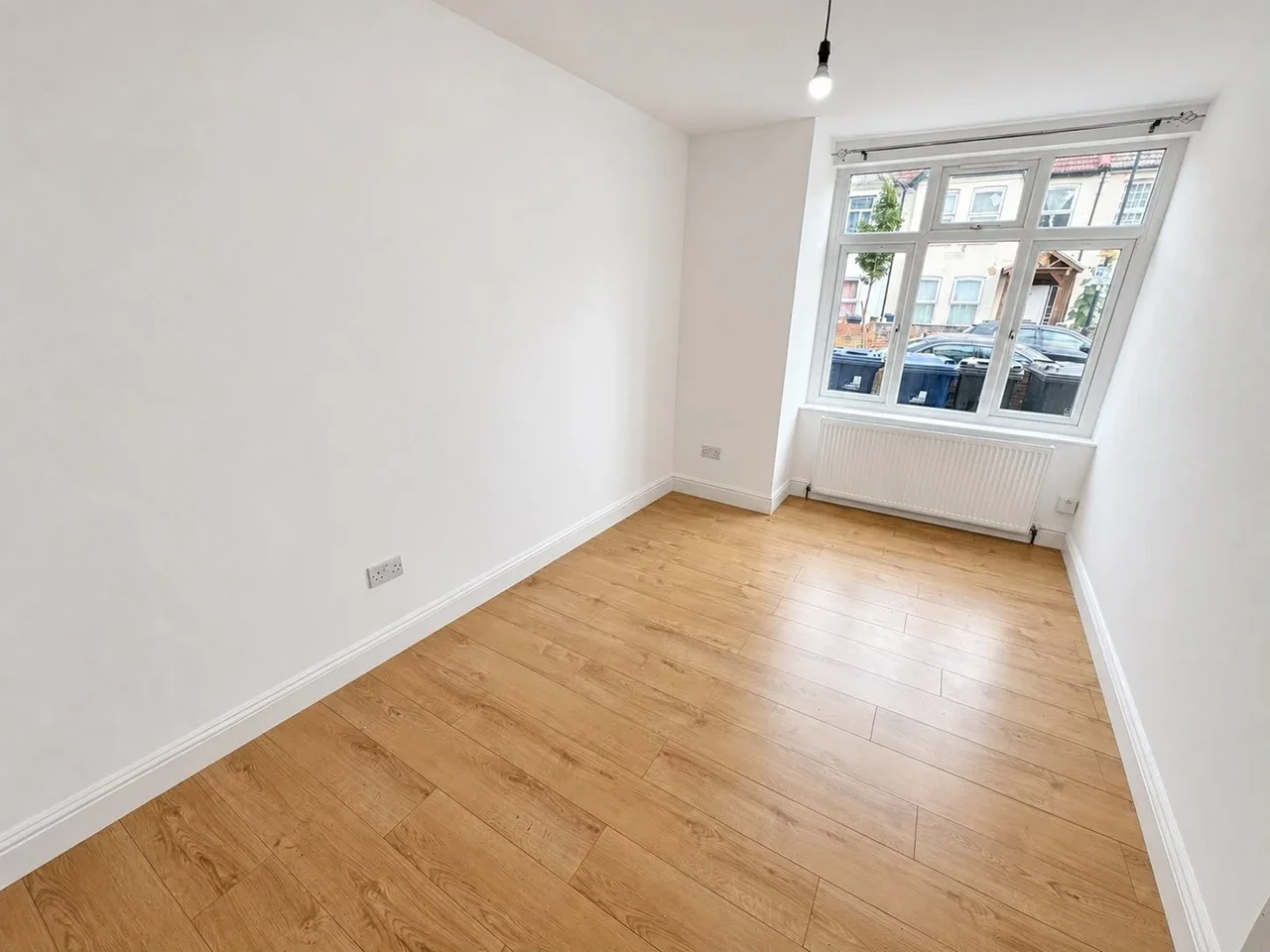 Flat Adelaide Road in Greater London
