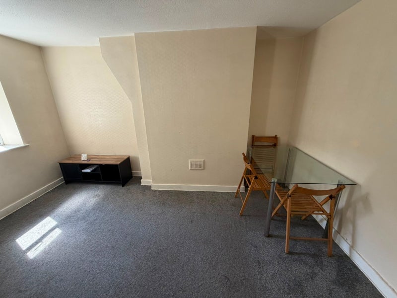 Room Eccles New Road in Salford