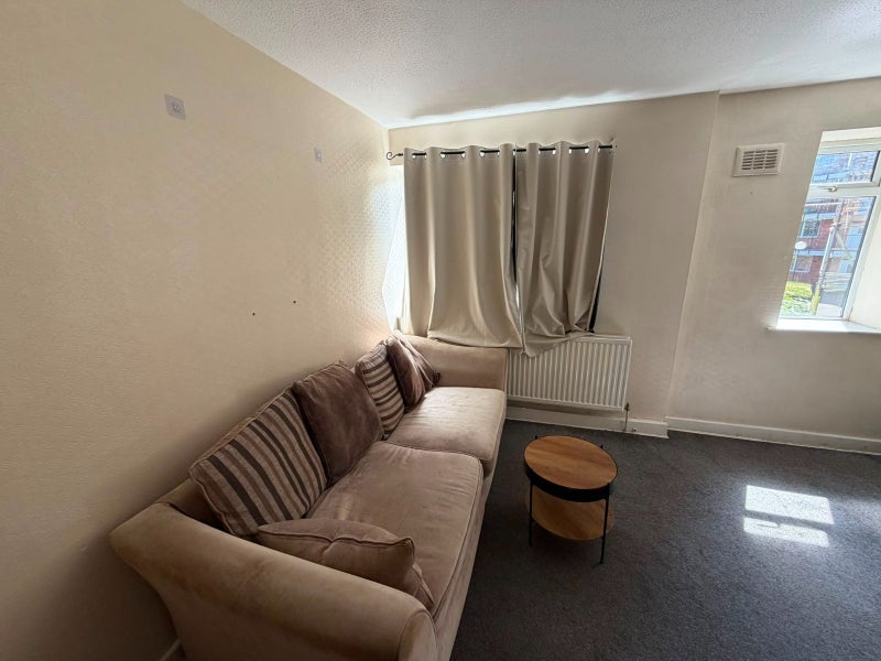 Room Eccles New Road in Salford