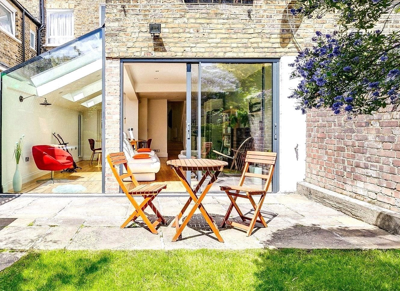 Flat Glengall Road in Greater London