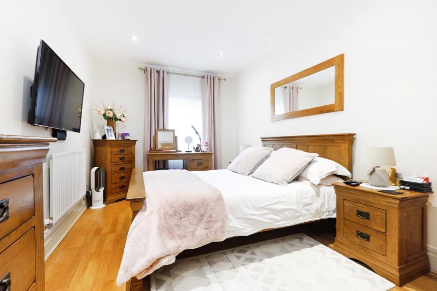 Flat Warwick Road in Greater London