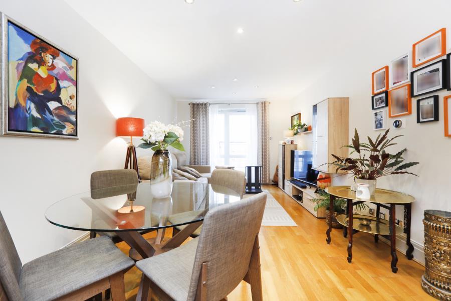 Flat Warwick Road in Greater London