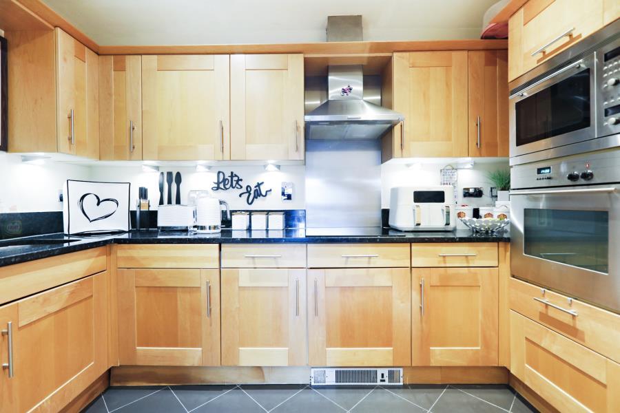 Flat Warwick Road in Greater London
