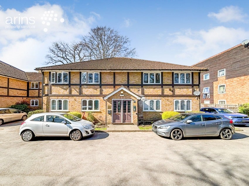 Flat Aragon Road in London