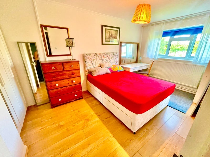 Room Exning Road in Greater London