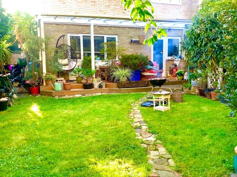 Room Exning Road in Greater London