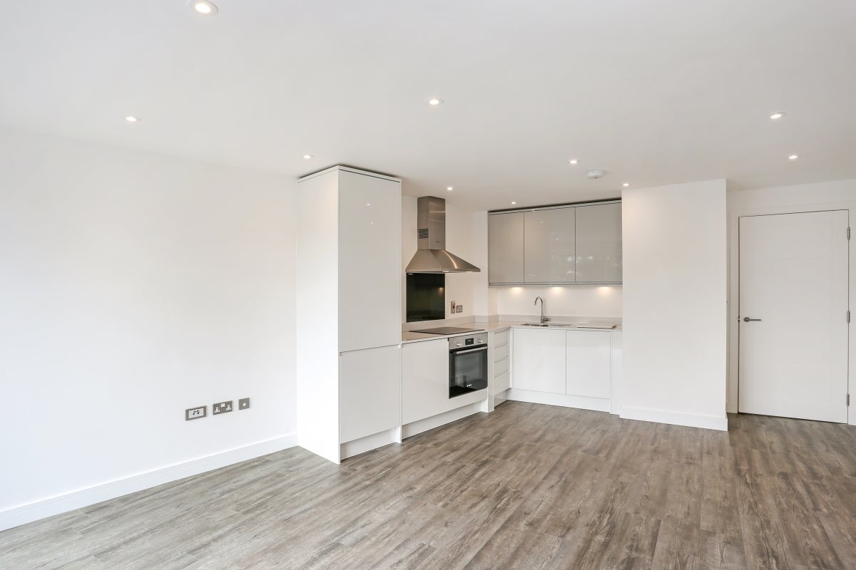 Flat Peascod Street in Windsor