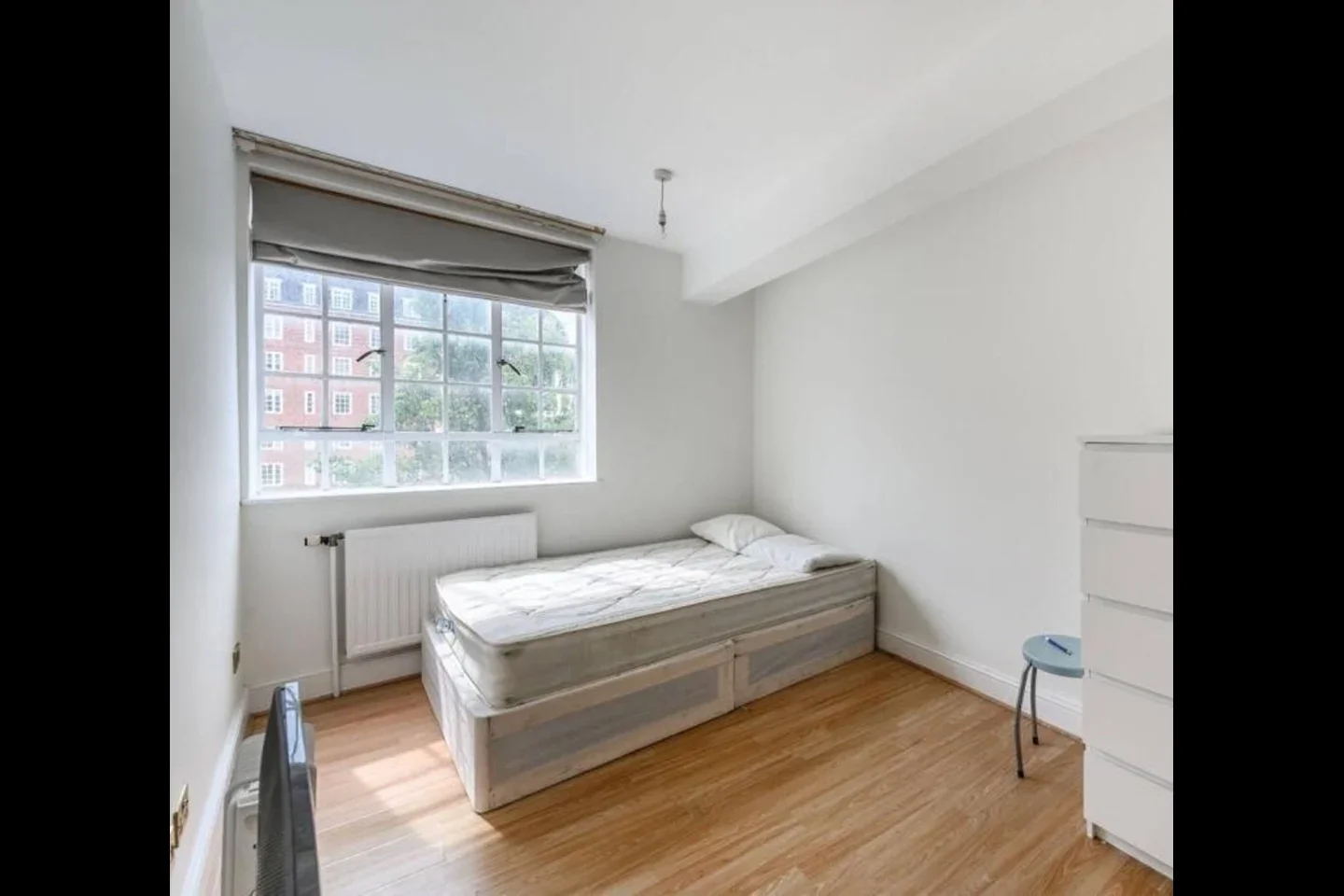Flat Lucan Place in Greater London