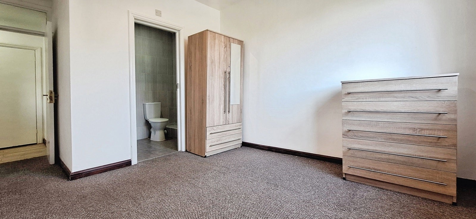 Flat Rowan Close in Greater London