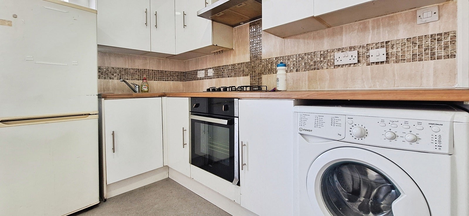 Flat Rowan Close in Greater London