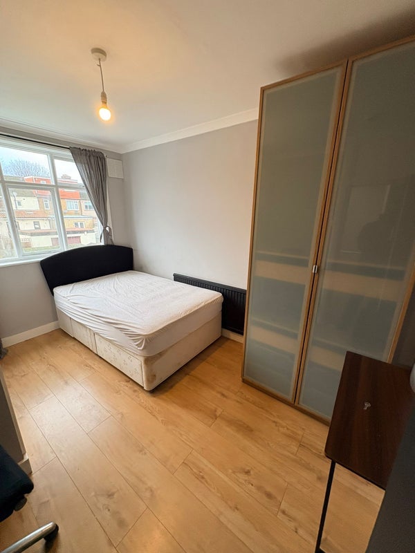 Room Gough Walk in Greater London