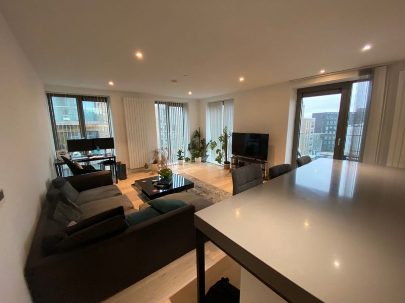 Room Schooner Road in Greater London