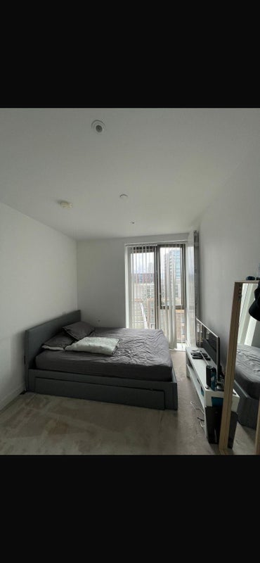 Room Schooner Road in Greater London