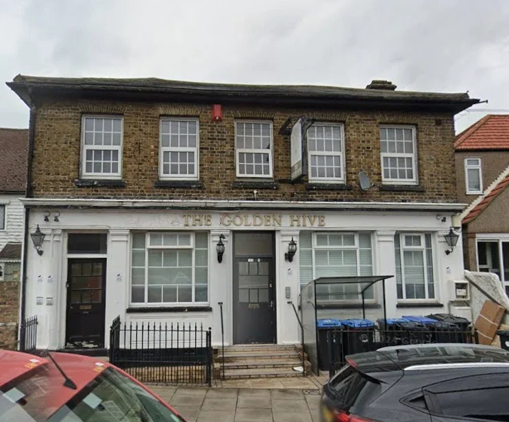 Flat Green Street in Greater London