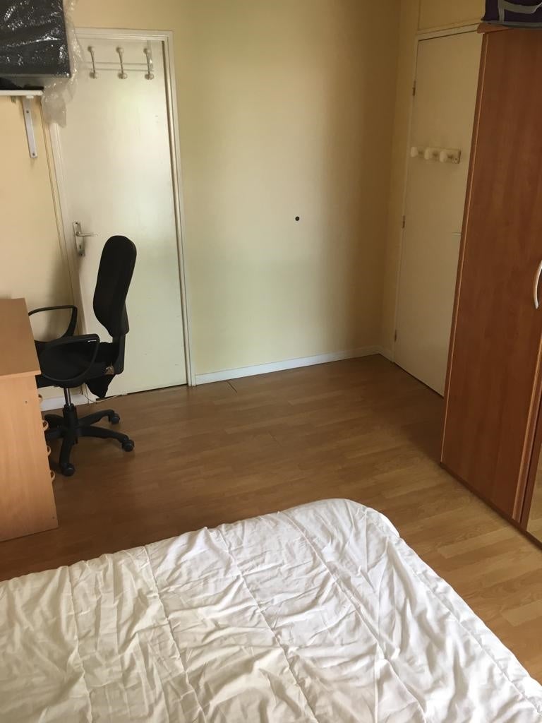 Room Rue des Treilles in Libourne