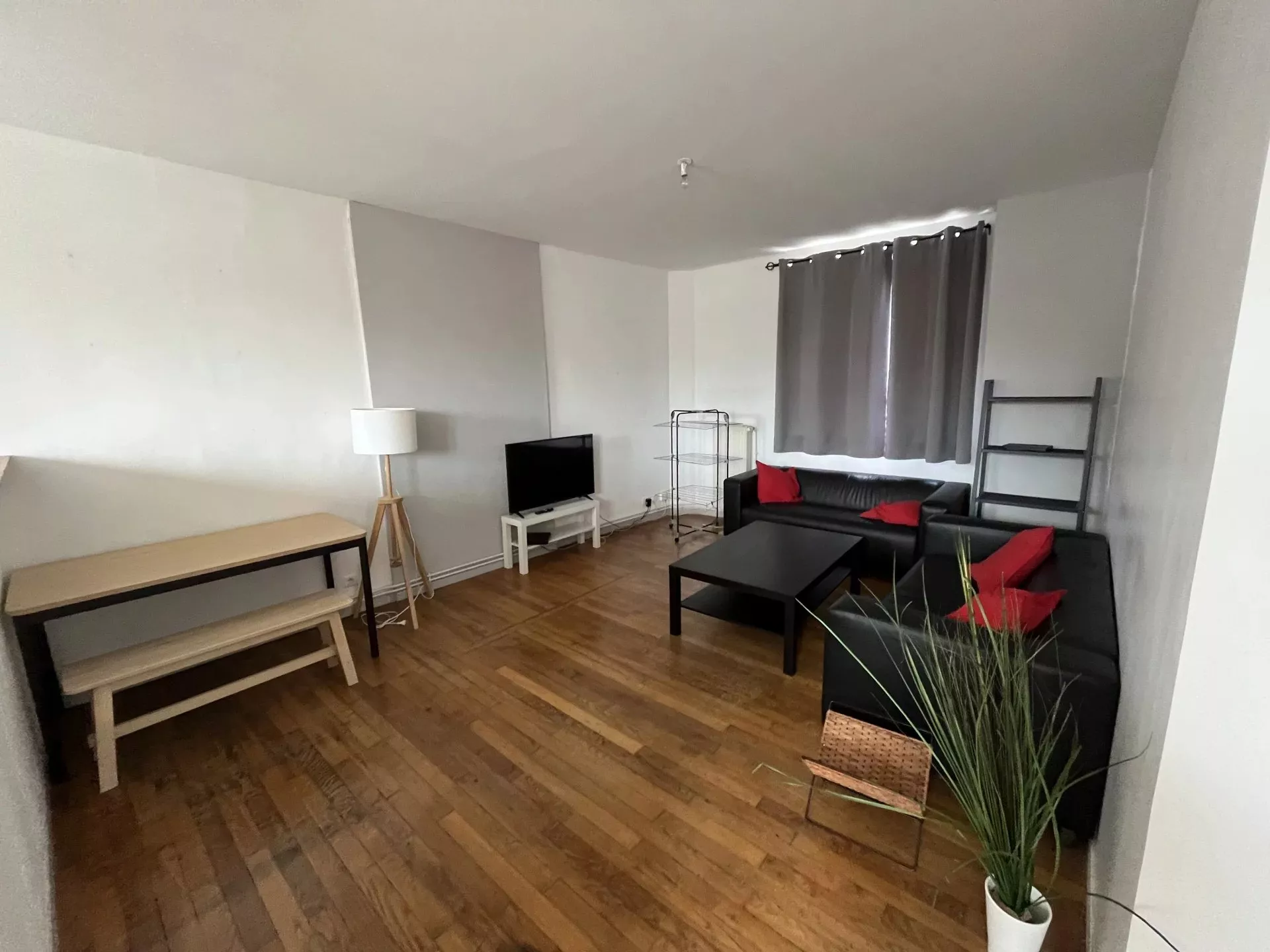 Room Rue Cyrille in Boué