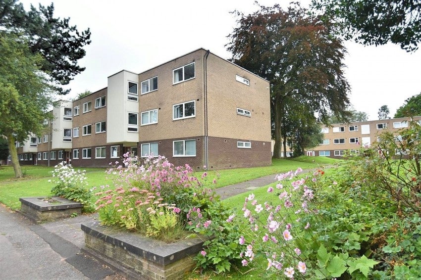 Flat Brooklands Road in Trafford